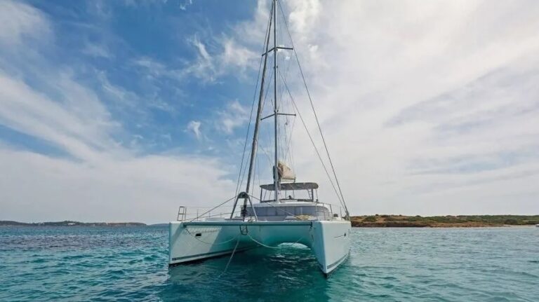 Lagoon 500 Mystique II Luxury Catamaran Rental